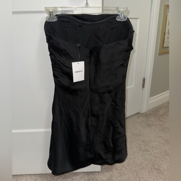 BLACK STRAPLESS DRESS - Picture 2 of 3